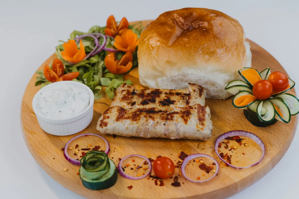 Punjena bela vešalica